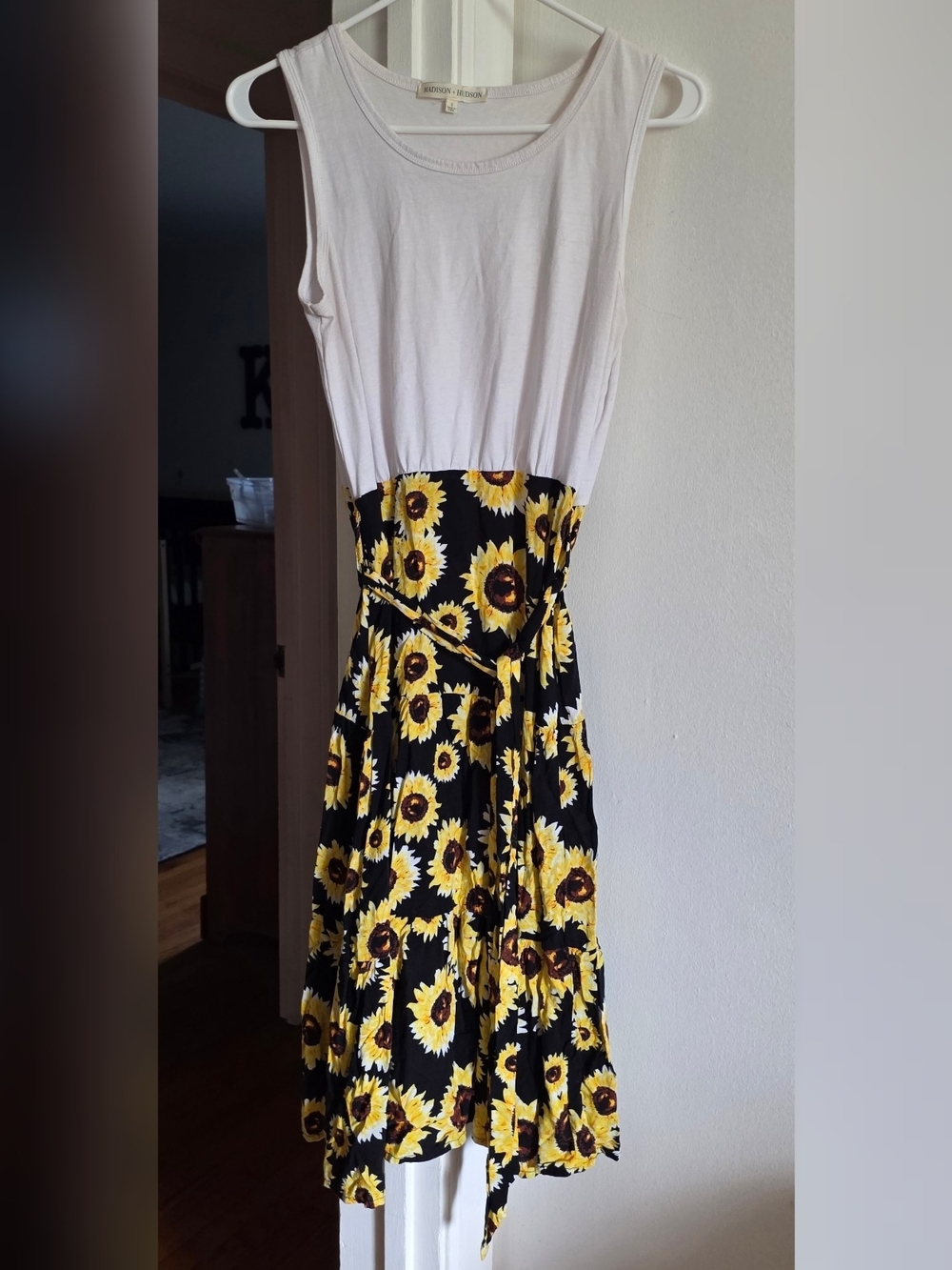 Madison + Hudson Floral Midi Dress in White & Black Size Small